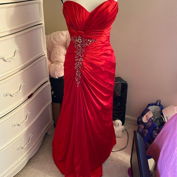 Beautiful Formal Red Prom Evening Dress ❤️ - Picture 2 of 16